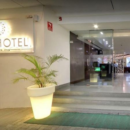 K10 Hotel Vadodara Eksteriør bilde