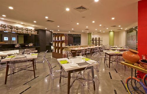 K10 Hotel Vadodara Eksteriør bilde