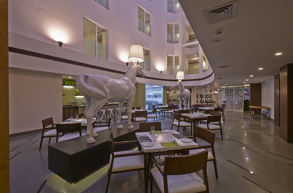 K10 Hotel Vadodara Eksteriør bilde