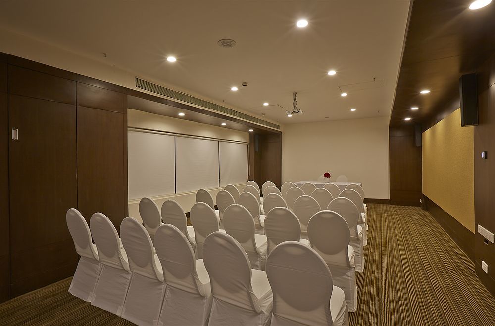 K10 Hotel Vadodara Eksteriør bilde