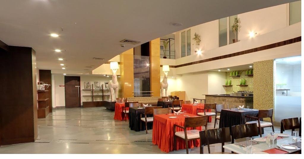 K10 Hotel Vadodara Eksteriør bilde